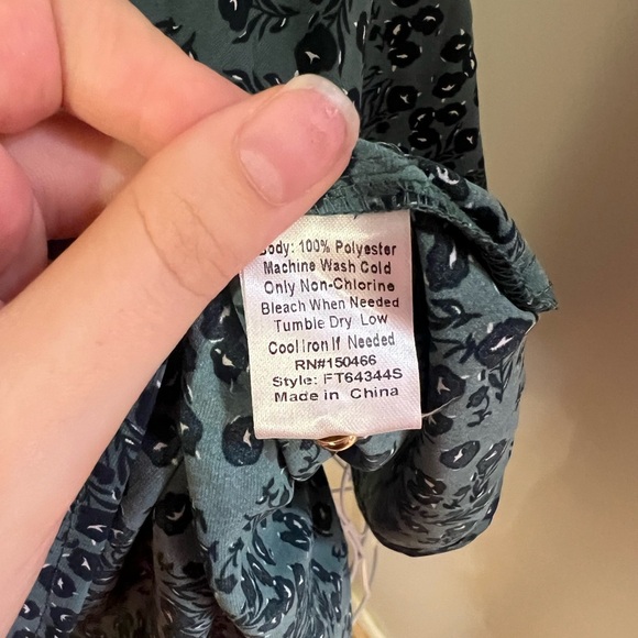 Fun2Fun Green Long Sleeve Square Neck Blouse Gold Buttons Size M Tie Front - Picture 5 of 6